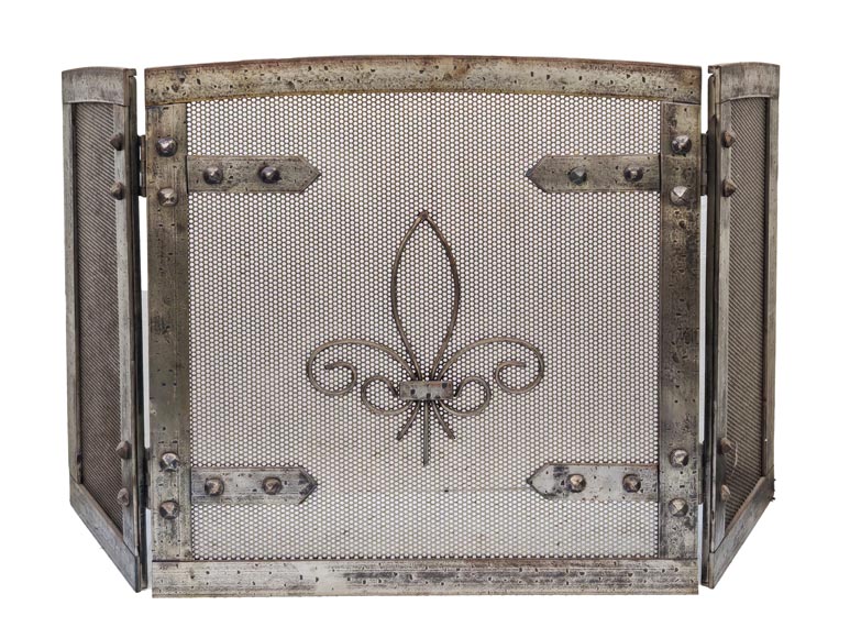 Modern spark screen decorated with a fleur-de-lis Modern spark screen decorated with a fleur-de-lis-0