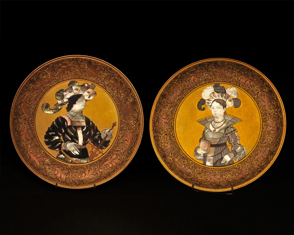 Maison KAYSER SOHN, Renaissance Personalities, Pair of plates decorated in corviniello Maison KAYSER SOHN, Renaissance Personalities, Pair of plates decorated in corviniello-0