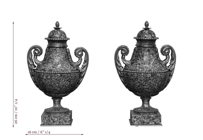 Pair of granite and gilded bronze cassolettes after a model by Pierre Gouthière Pair of granite and gilded bronze cassolettes after a model by Pierre Gouthière-4