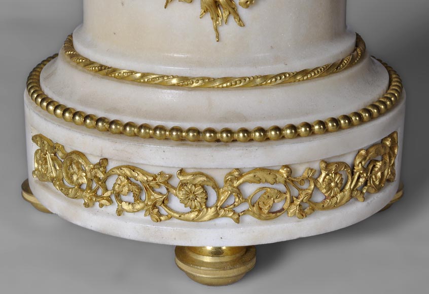 Beautiful antique pair of candelabras made out of Statuary Carrara marble and gilded bronze with putti and roses decor Beautiful antique pair of candelabras made out of Statuary Carrara marble and gilded bronze with putti and roses decor-6