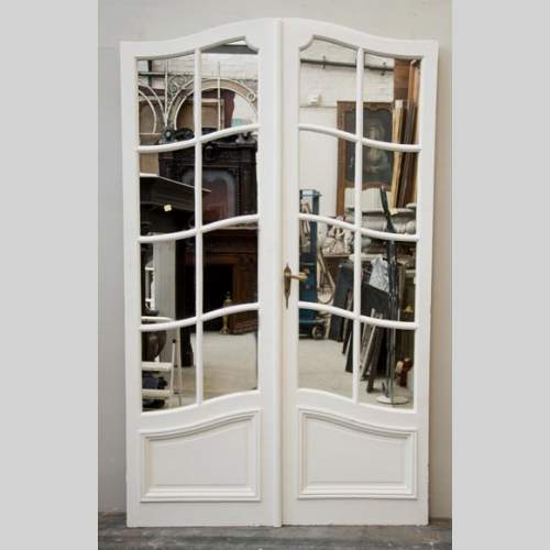 One interior double doors with mirrors