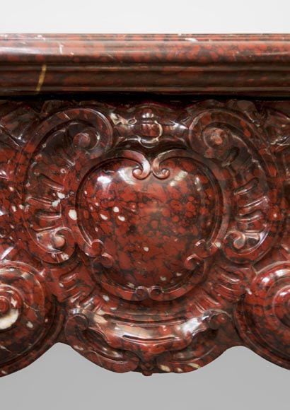 Very beautiful antique Louis XV style opulent fireplace made out of Red Griotte marble Very beautiful antique Louis XV style opulent fireplace made out of Red Griotte marble-2