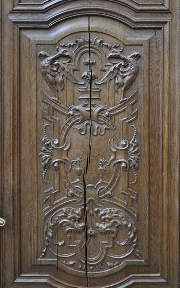 False pair of antique carved oak doors from the 19th century False pair of antique carved oak doors from the 19th century-4