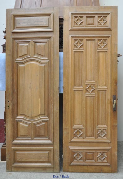 False pair of antique carved oak doors from the 19th century False pair of antique carved oak doors from the 19th century-8