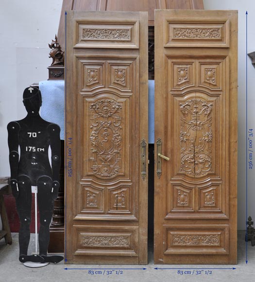 False pair of antique carved oak doors from the 19th century False pair of antique carved oak doors from the 19th century-9