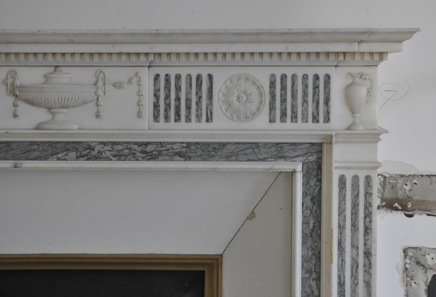 Beautiful Victorian style antique fireplace in Carrara Statuary marble and inlays of Vert d'Estours marble with vases and bowl Beautiful Victorian style antique fireplace in Carrara Statuary marble and inlays of Vert d'Estours marble with vases and bowl-8