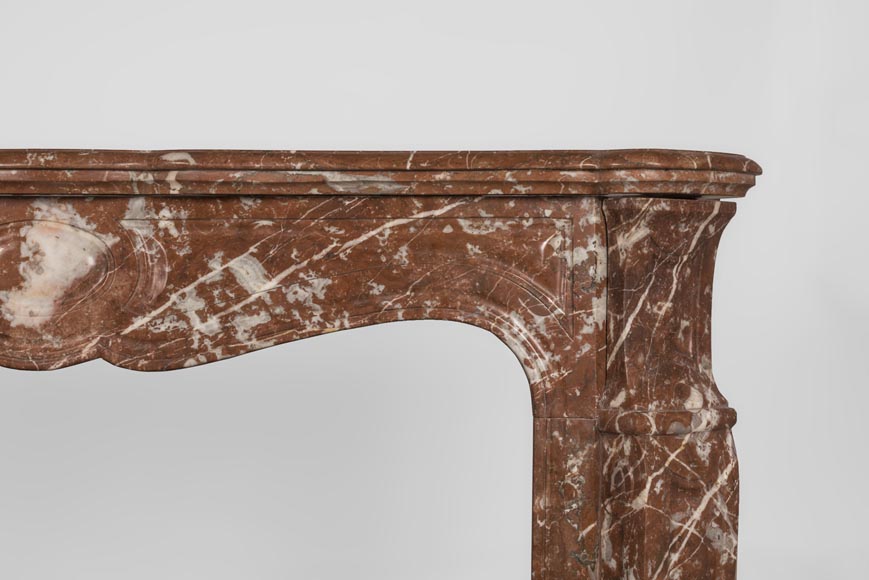 An antique Louis XV style fireplace, Pompadour model, made out of Rouge du Nord marble An antique Louis XV style fireplace, Pompadour model, made out of Rouge du Nord marble-8