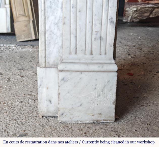 Louis XVI style mantel with sunflower blossom in Carrara marble Louis XVI style mantel with sunflower blossom in Carrara marble-7