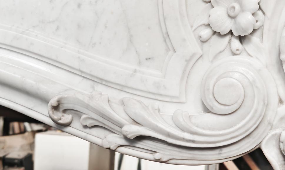 Louis XV style fireplace in Carrara marble, richly decorated with shells and flowers Louis XV style fireplace in Carrara marble, richly decorated with shells and flowers-4