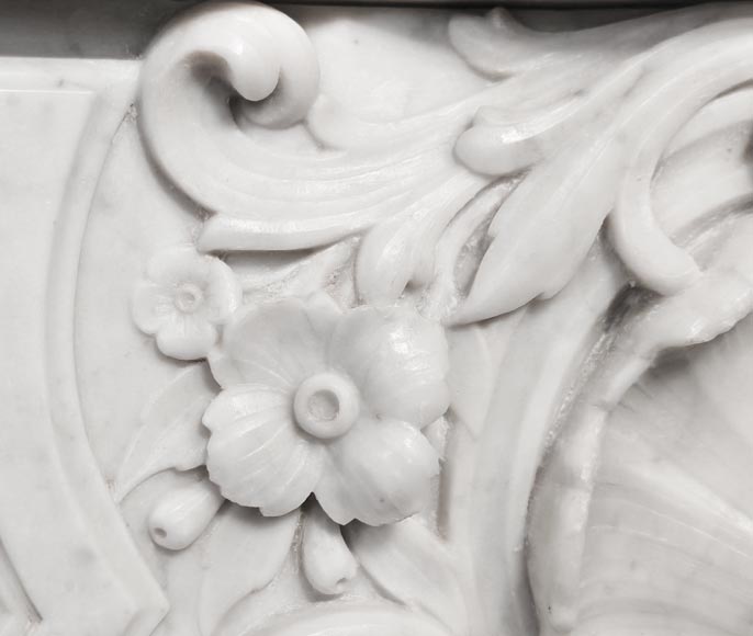 Louis XV style fireplace in Carrara marble, richly decorated with shells and flowers Louis XV style fireplace in Carrara marble, richly decorated with shells and flowers-5