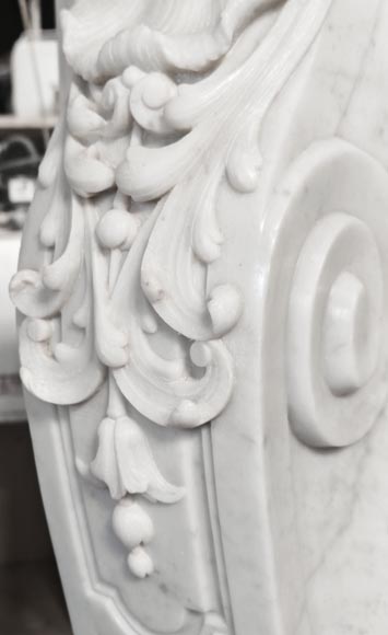 Louis XV style fireplace in Carrara marble, richly decorated with shells and flowers Louis XV style fireplace in Carrara marble, richly decorated with shells and flowers-8