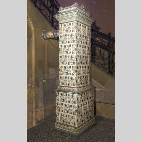 Important antique wood-burner made out of white and blue earthenware