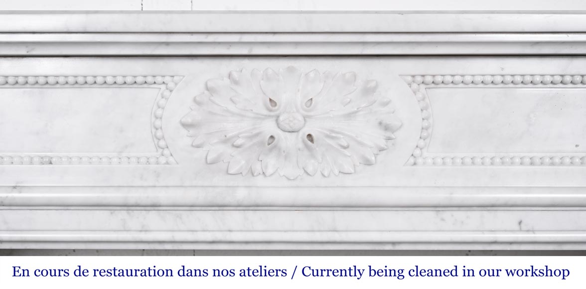 Louis XVI style fireplace in Carrara marble with rounded corners Louis XVI style fireplace in Carrara marble with rounded corners-1