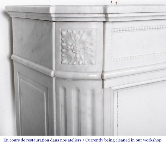 Louis XVI style fireplace in Carrara marble with rounded corners Louis XVI style fireplace in Carrara marble with rounded corners-4