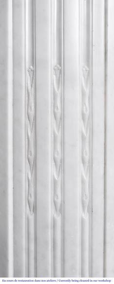 Louis XVI style fireplace in Carrara marble with rounded corners Louis XVI style fireplace in Carrara marble with rounded corners-5