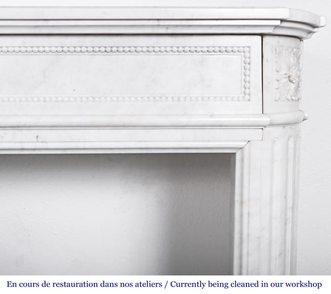 Louis XVI style fireplace in Carrara marble with rounded corners Louis XVI style fireplace in Carrara marble with rounded corners-8