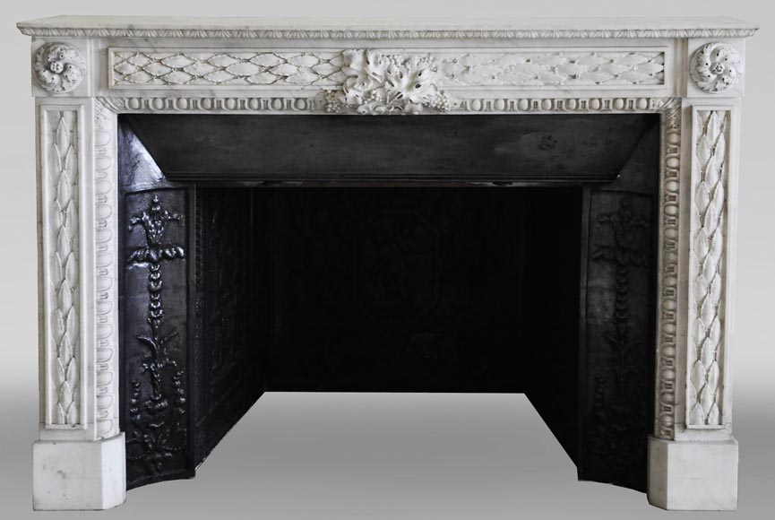 Antique Louis XVI period fireplace in Carrara marble decorated with grapevines and grapes Antique Louis XVI period fireplace in Carrara marble decorated with grapevines and grapes-0