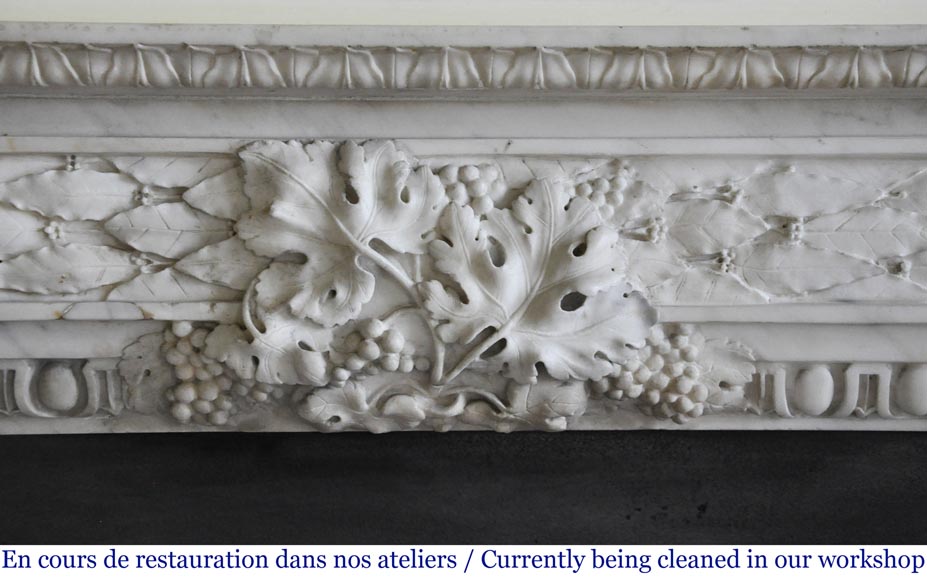 Antique Louis XVI period fireplace in Carrara marble decorated with grapevines and grapes Antique Louis XVI period fireplace in Carrara marble decorated with grapevines and grapes-1