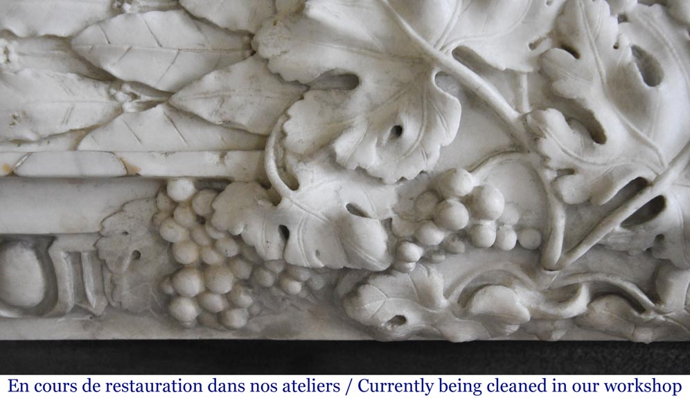 Antique Louis XVI period fireplace in Carrara marble decorated with grapevines and grapes Antique Louis XVI period fireplace in Carrara marble decorated with grapevines and grapes-3