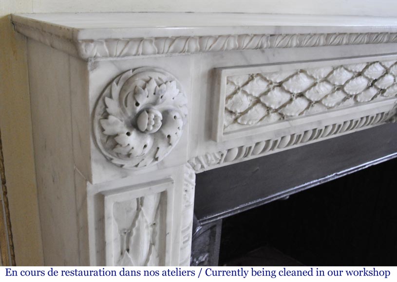 Antique Louis XVI period fireplace in Carrara marble decorated with grapevines and grapes Antique Louis XVI period fireplace in Carrara marble decorated with grapevines and grapes-6