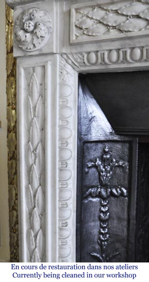 Antique Louis XVI period fireplace in Carrara marble decorated with grapevines and grapes Antique Louis XVI period fireplace in Carrara marble decorated with grapevines and grapes-7