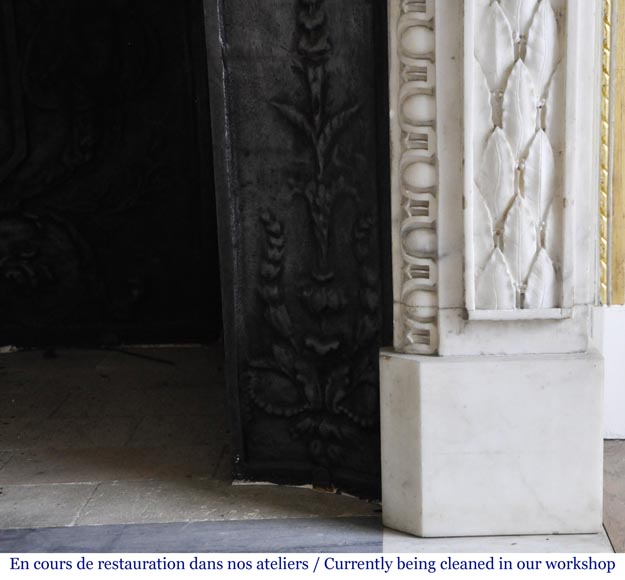 Antique Louis XVI period fireplace in Carrara marble decorated with grapevines and grapes Antique Louis XVI period fireplace in Carrara marble decorated with grapevines and grapes-11