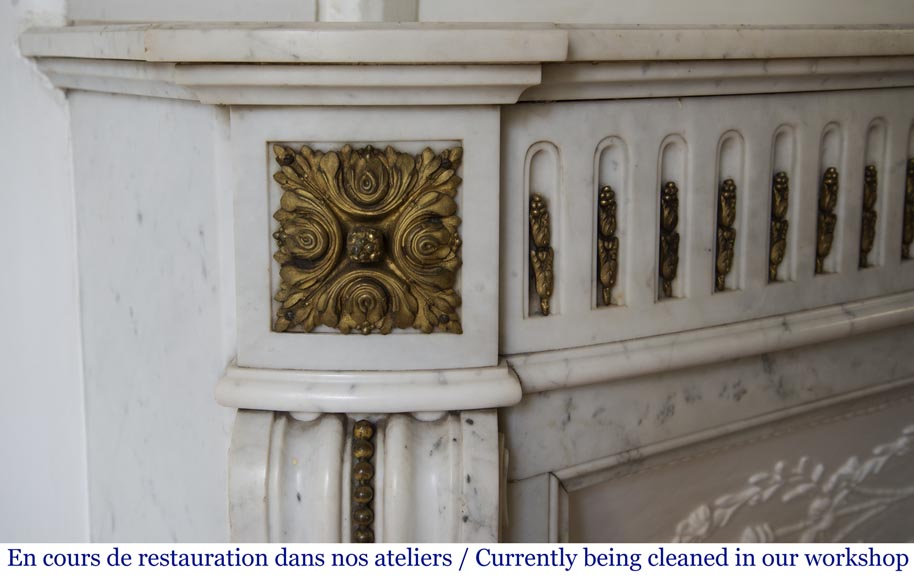 Antique Louis XVI style fireplace mantel in Carrara marble with bronze ornaments Antique Louis XVI style fireplace mantel in Carrara marble with bronze ornaments-3