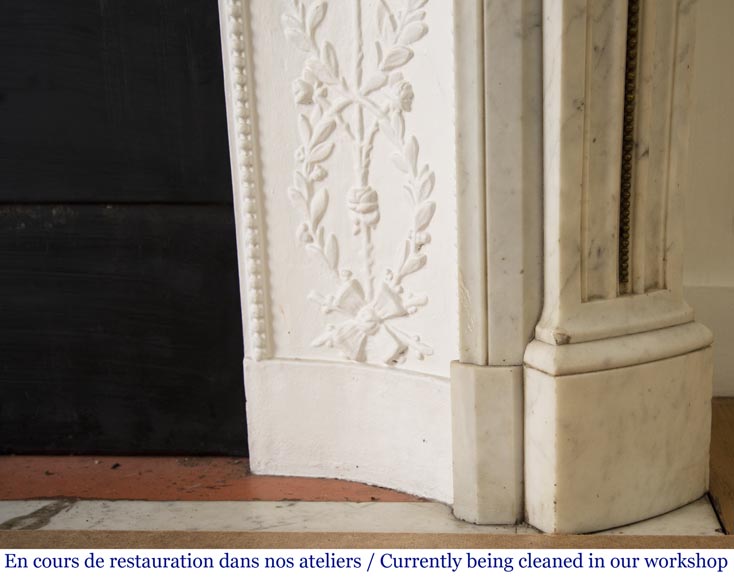 Antique Louis XVI style fireplace mantel in Carrara marble with bronze ornaments Antique Louis XVI style fireplace mantel in Carrara marble with bronze ornaments-7