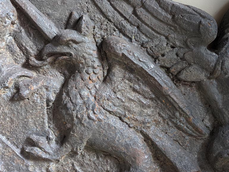 Fireback with the Châtelet coat of arms Fireback with the Châtelet coat of arms-12