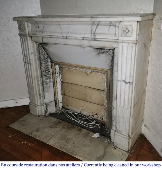 Antique Louis XVI style fireplace with rosette in Arabescato marble Antique Louis XVI style fireplace with rosette in Arabescato marble-5
