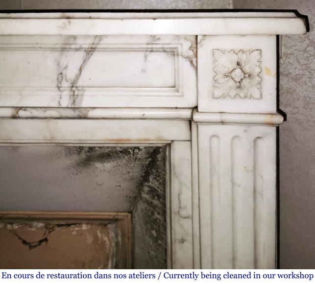 Antique Louis XVI style fireplace with rosette in Arabescato marble Antique Louis XVI style fireplace with rosette in Arabescato marble-6