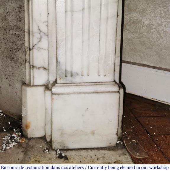 Antique Louis XVI style fireplace with rosette in Arabescato marble Antique Louis XVI style fireplace with rosette in Arabescato marble-7