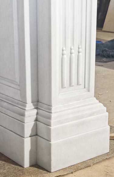 Large Louis XVI style Carrara marble fireplace, featuring fluting and garland ornamentation-7