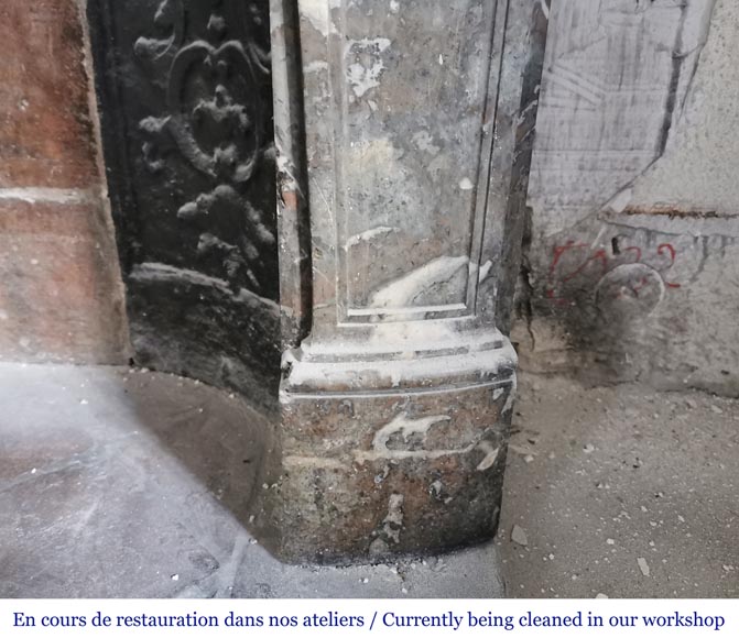 Important Louis XV period fireplace in Rouge du Nord marble Important Louis XV period fireplace in Rouge du Nord marble-7