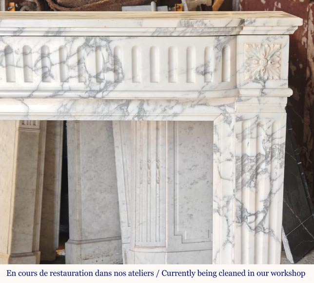 Louis XVI style mantel in Arabescato marble decorated with fluting Louis XVI style mantel in Arabescato marble decorated with fluting-6