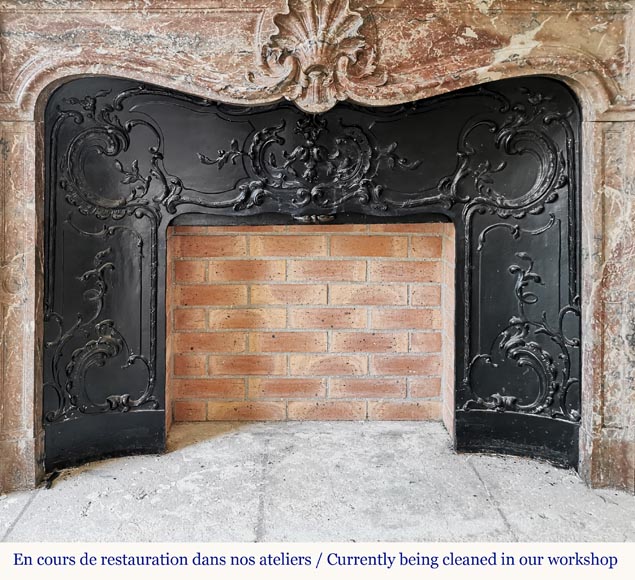 Important Louis XV style fireplace with three shells in Rouge du Nord marble Important Louis XV style fireplace with three shells in Rouge du Nord marble-9