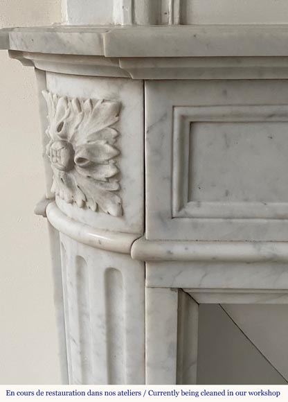 Louis XVI style mantel in Carrara marble with curved edges Louis XVI style mantel in Carrara marble with curved edges-3