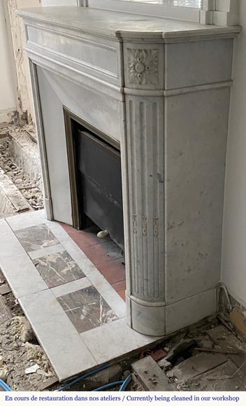 Louis XVI style mantel in Carrara marble with curved edges Louis XVI style mantel in Carrara marble with curved edges-4