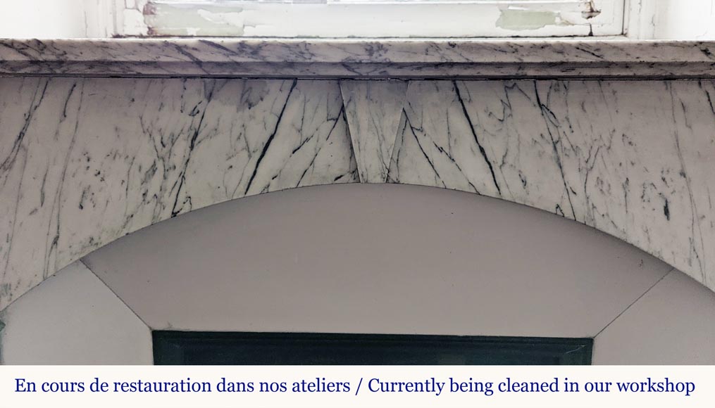 Small and original mantel with a rounded entablature in Arabescato marble Small and original mantel with a rounded entablature in Arabescato marble-1