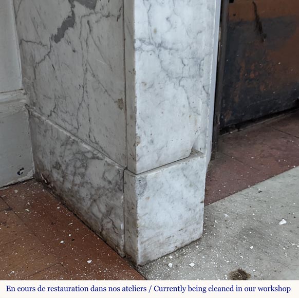 Small and original mantel with a rounded entablature in Arabescato marble Small and original mantel with a rounded entablature in Arabescato marble-4