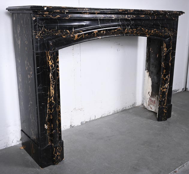 Louis XIV style fireplace in Portoro marble, with a molding and rounded frieze Louis XIV style fireplace in Portoro marble, with a molding and rounded frieze-2