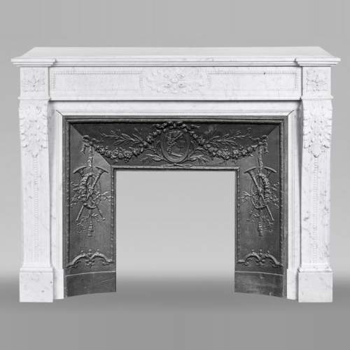Louis XVI style fireplace with acanthus leaves and beading, in Carrara marble