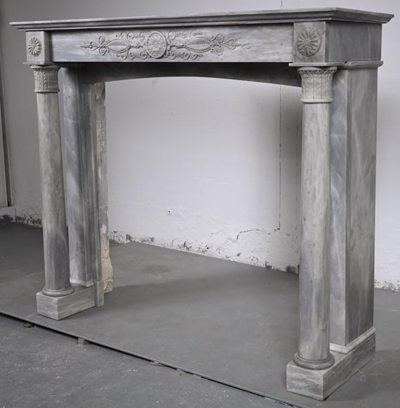 Restoration period mantel in light Turquin marble with detached columns and carved entablature Restoration period mantel in light Turquin marble with detached columns and carved entablature-8