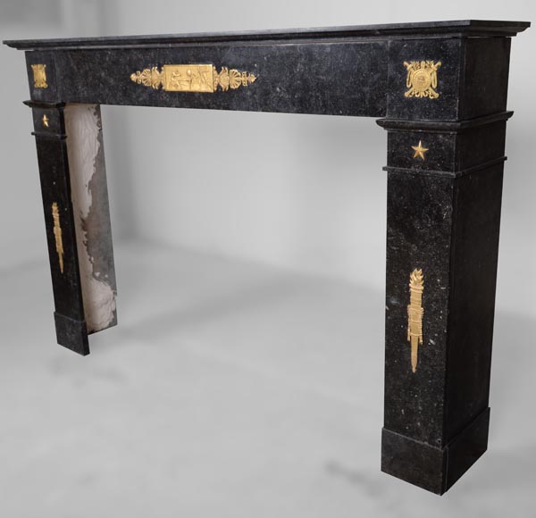 Empire period mantel in belgian petit granit with bronzes on the theme of the death of Archimedes Empire period mantel in belgian petit granit with bronzes on the theme of the death of Archimedes-11
