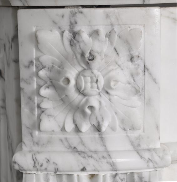 Louis XVI style curved fireplace in Arabescato marble, with rudenture and acanthus leaf Louis XVI style curved fireplace in Arabescato marble, with rudenture and acanthus leaf-5
