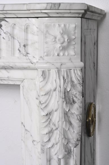 Louis XVI style curved fireplace in Arabescato marble, with rudenture and acanthus leaf Louis XVI style curved fireplace in Arabescato marble, with rudenture and acanthus leaf-11