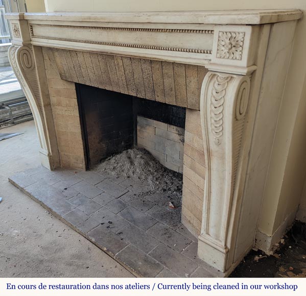 Louis XVI periode mantel in statuary marble adorned with a string of pearls Louis XVI periode mantel in statuary marble adorned with a string of pearls-9