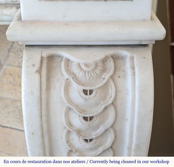Louis XVI periode mantel in statuary marble adorned with a string of pearls Louis XVI periode mantel in statuary marble adorned with a string of pearls-11