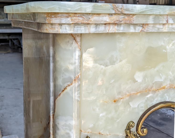 Decorative mantel in onyx Decorative mantel in onyx-4