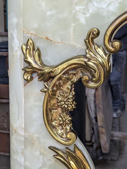 Decorative mantel in onyx Decorative mantel in onyx-5